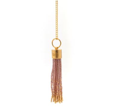 Collar flecos dorado.